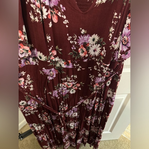 Beautiful Floral Torrid Dress Size 4 w/Double Slits 🥰 - Picture 6 of 8